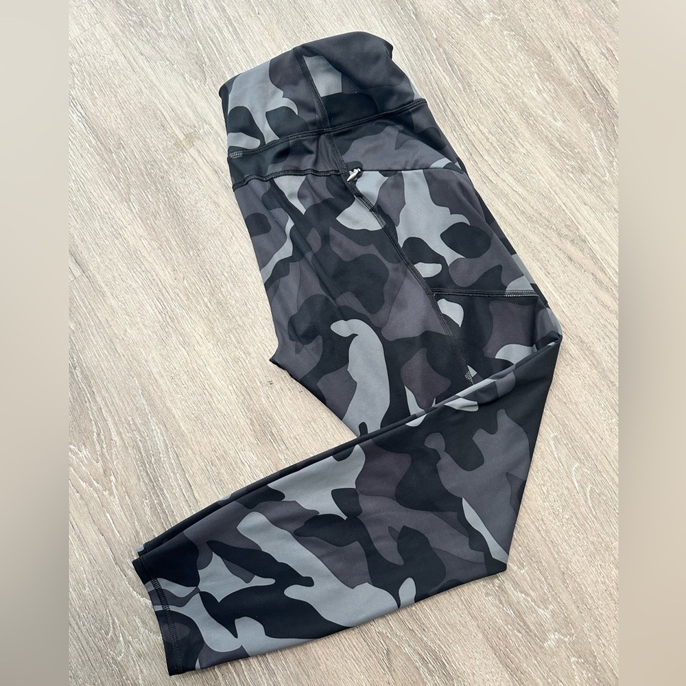 Athleta, Ankle Length, Camo Print legging, EUC, size Medium